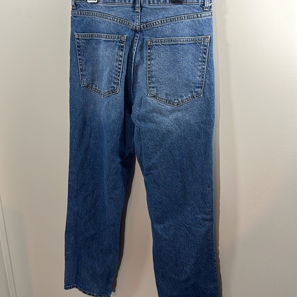 H&M Woman's Siize 8 High wasted Buttoned Jean Hole distressed Cropped  boyfriend - Picture 7 of 7